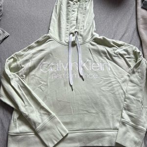 Cropped Calvin Klein sweater